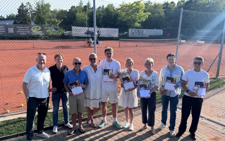 „Chill & Grill“ des Tennisclubs mit Jubilarehrungen und großer Schaum-Party für die Jugend